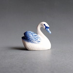 Miniature Ceramic Figurine Animal Statue Figurine Collectible Decor Delft Blue White Swan Bird Porcelain