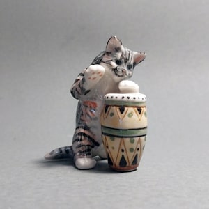 Miniature Ceramic Figurine Cat Playing Music Playing Drum Sculpture Collectible Décor Figures Cat lover Gift Cuddly dolls Tabby