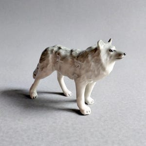 Miniatures Ceramic Figurine Wolf Animal Collectible Decor Gift Sculpture Wolves Silver Grey Wild Lifes Wild Animal Turn Face