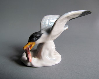 Bird Miniature Ceramic Figurine Porcelain Statue Collectible Mini Garden Decor Little Small Tiny Crafts Figure Seagull Catching Fish White