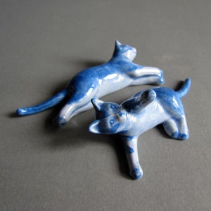 Miniature Blue Cat Ceramic Figurine Porcelain Animal Small Pet Kitty Collectible Gifts Animal Desk Decoration Sign Vintage DB