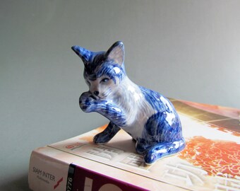 Cat Ceramic Figurine Miniature Animal TabbyDelft Blue Statue Decor Gift Figures db