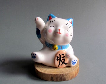 2.75 inch Japanese Lucky Cat Maneki Neko Cat Kitty Kitten Pets Miniatures Ceramic Animal Figurine White Blue Collectible Home Decor Gift