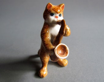 Miniature Ceramic Figurine Cat Musician Little Animal Statue Figurine Collectible Décor Gift Cartoon Funny Saxophone Horn Brown Tabby Kitten