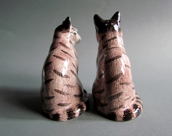 Pair Handmade Porcelain Salt and Pepper Shaker Cat Tabby ceramic Figurine Brown kitten Figurine Home decor Miniature Gift