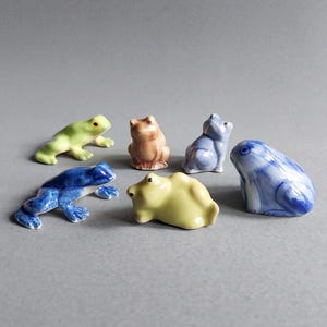 Adorable Frog Miniature Animal Statue Handmade Painted Ceramic Figurine Craft Sculpture Blue Brown Green Souvenir Gifts Home Decor CHOOSE