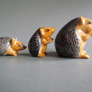 Egel stekelvarken keramisch beeldje, wild dier miniatuur standbeeld bruin grijs deocr collectible handgemaakte miniatuur stekelvarken verjaardagscadeau