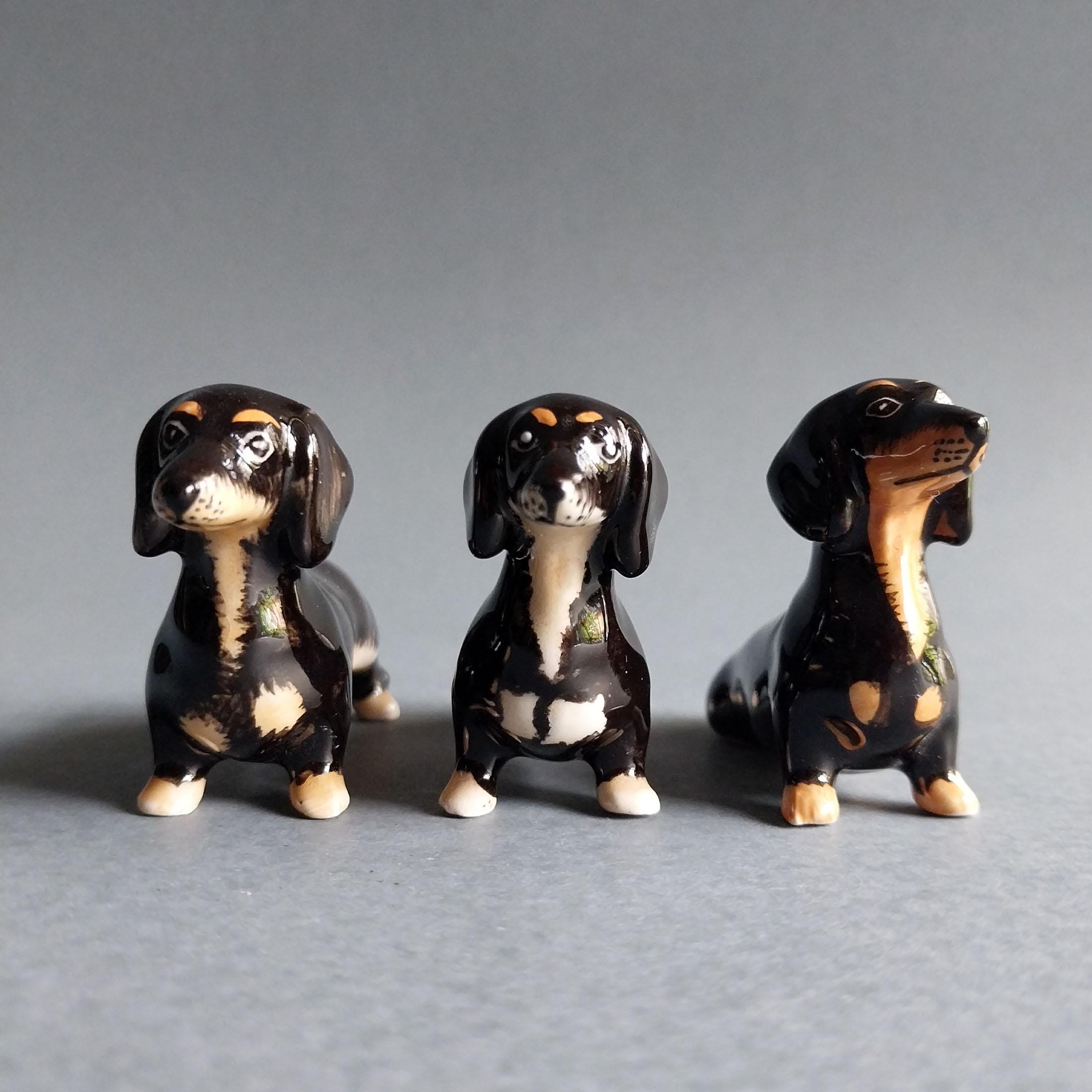 Miniature Animal Ceramic Figurine Dachshund Figurines Black Cream Decor Collectible Ornaments Dog lover Christmas New year gift Hand Painted