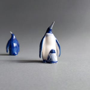 Penguin Animal Miniature Ceramic Animal Figurine Statue Porcelain Figurine Collectible Décor Bird Ocean Delft Animal Figurines Blue White DB