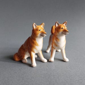 日本の犬（柴犬）の陶器の置物：コレクション用の動物の彫像