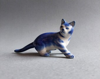 ミニチュアブルーセラミック猫の置物：コレクター向け磁器動物 - Etsy 日本