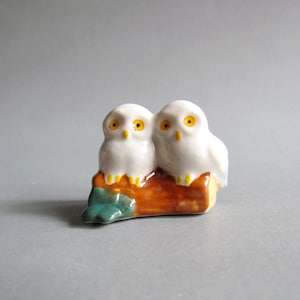Petite chouette blanche, oiseau, figurine en céramique, statue animalière miniature en porcelaine, décoration de collection, petite petite chouette blanche sur une branche, cadeau des bois