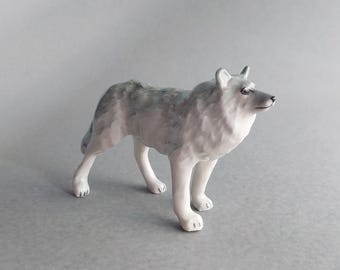 Realistic Grey Wolf Ceramic Figurine, Lifelike Animal Sculpture, Collectible Decor, Gift for Wildlife Lovers