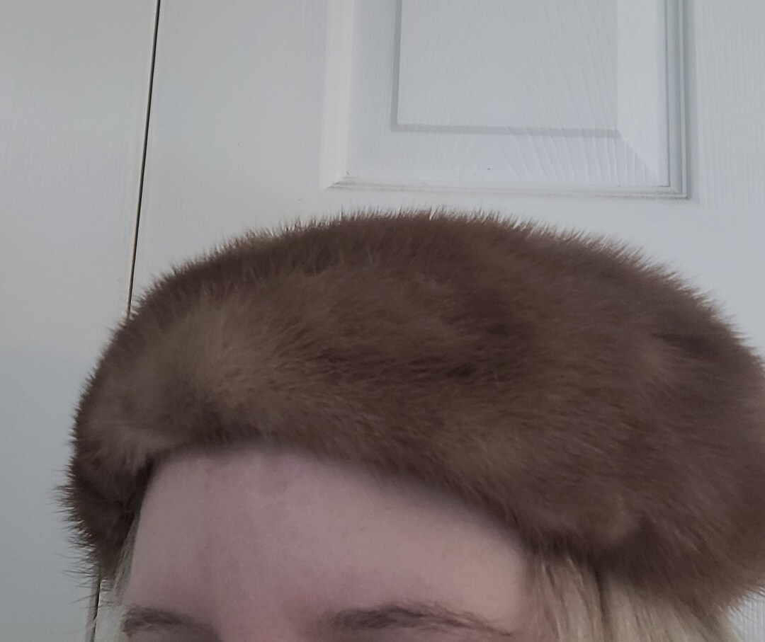 Christian Dior Brown Fur Vintage Ladies Hat W/ Hat Box - Etsy display picture 1