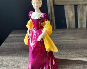 Royal Doulton Fragrance HN2334 Lady Figurine Peggy Davis Classic