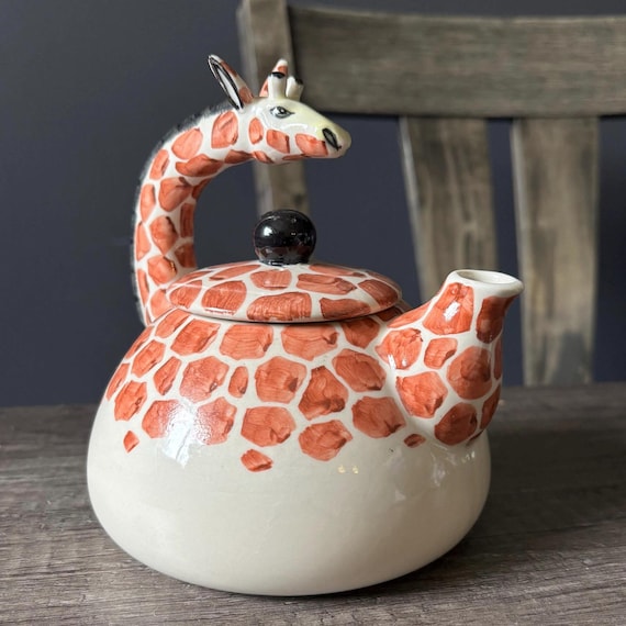 Whimsical Ceramic Giraffe Teapot – Animal Handle Safari Theme
