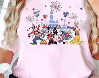 Camiseta Disney Castle Happy 4 de Julio, camiseta patriótica de Mickey y sus amigos, camiseta del Día de la Independencia de Disney, camiseta patriótica de Disney, libertad estadounidense
