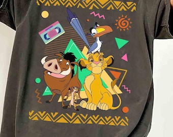 Camisetas retro de Disney El Rey León de los 90, colores vintage, viaje familiar a Magic Kingdom Disneyland 2026, camiseta de Simba, Timón, Pumba y Kevin