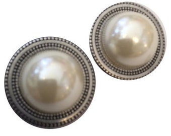 HIGH dome CREAM PEARL Scarf pin, Sweater pin, Magnet Pin