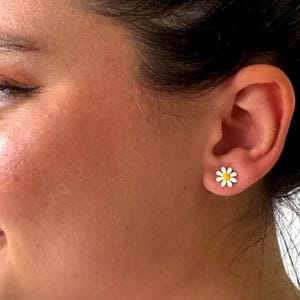 Daisy Stud Earrings - Minimalist - Hypoallergenic - Best Gift for Kids - Gift for Her - Flower Earrings- Spring Gift 925 Sterling Silver