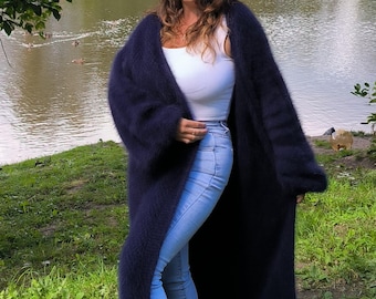 Cárdigan largo y esponjoso de angora para hombre: lana, azul, suave