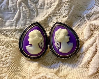 Vintage 1960s Large Teardrop Purple and White Cameo Clip on Earrings