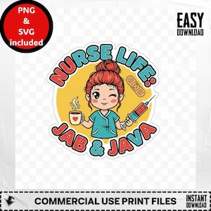 以下が含まれることがあります： 赤い髪の漫画の看護師がコーヒーカップと注射器を持っているステッカー。「NURSE LIFE」と「JAB & JAVA」の文字が表示されています。「PNG & SVG included」と「COMMERCIAL USE PRINT FILES」が含まれています。