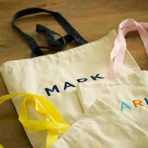 Sac fourre-tout personnalisé avec prénom, sac fourre-tout personnalisé pour enfants, sac fourre-tout en toile avec prénom brodé, prénom d'enfant sur le sac, cartable d'école, sac de garderie