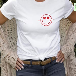 Smiley Face Shirt, Valentines Day Graphic Tee, Retro Smile Face Trendy Vintage Boho Checkered T-shirt for Women, Plus Size Happy Face Tshirt