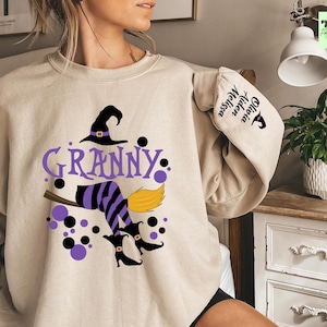 Felpa con cappuccio personalizzata per Halloween con la strega della nonna, felpa con cappuccio per Halloween con i nomi sulla manica, regalo di Halloween per la mamma, la nonna e la nonna dal nipote