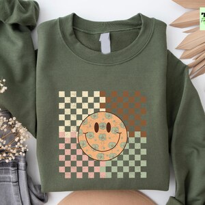 Retro Smiles Sweatshirt | Group Smile Characters Trendy Aesthetic Sweater | Oversized Crewneck Pullover | Vintage Style Pullover Sweatshirt