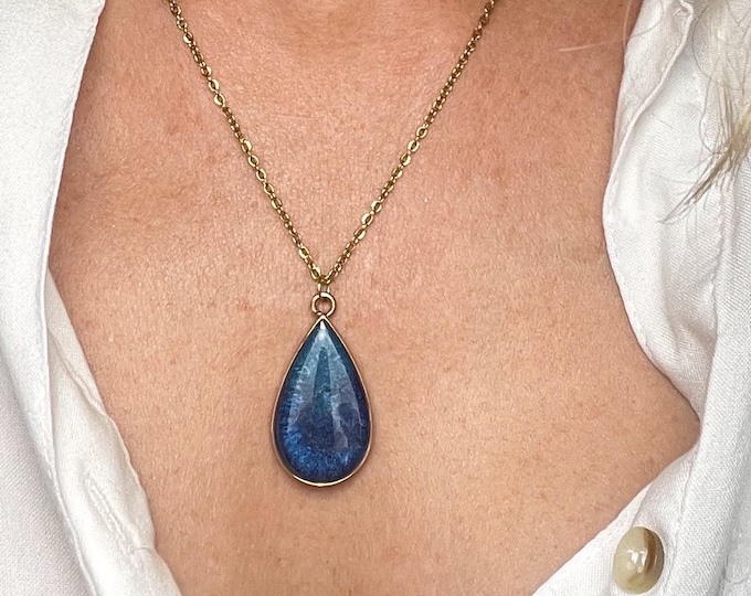 Blue Horizon Pendant – Shimmering Teardrop Resin Necklace in Light to Deep Ocean Blue