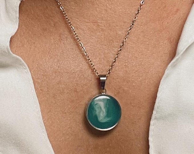 Tide Whisper Pendant – Reversible Resin Necklace in Ocean Blue-Green with White Wave Trails | One-of-a-Kind & Eco-Conscious
