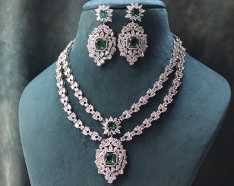 Grün CZ American Diamond Halsketten Set: Indischer Brautschmuck