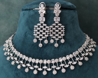 Set di collana con diamanti CZ: gioielli da sposa indiani in rodio bianco