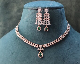 Conjunto de colares de ouro rosa com zircônia cúbica verde esmeralda: American Diamond Jewelry