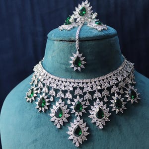 Kate Emerald Green Bridal Jewelry Set, Indian Wedding Necklace Set, desi wedding set, wedding tikka set, bridal jewelry set pakistani