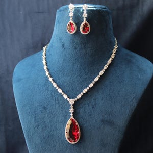 Red CZ Anhänger Halsketten Set: 18K Rhodium Messing, Amerikanischer Diamant