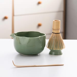 Floral Style Ceramic Matcha Bowl with Bamboo Whisk and Chasen Holder White Matcha Tea Ceremony Set 500ml
