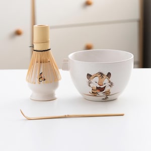 Hand-painted Tiger Ceramic Matcha Bowl with Bamboo Whisk and Chasen Holder White Matcha Bowl Set 420ml