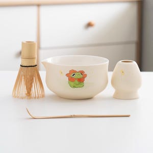 Hand-painted Cute Frog Ceramic Matcha Bowl with Bamboo Whisk and Chasen Holder Beige Matcha Tea Ceremony Set 450ml
