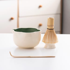 Floral Style Ceramic Matcha Bowl with Bamboo Whisk and Chasen Holder White Matcha Tea Ceremony Set 500ml