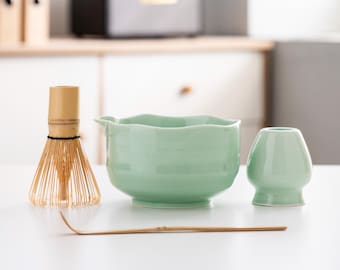 Ceramic Matcha Bowl Set: Green Floral Tea Ceremony Gift (480ml)
