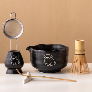 Söt Mops Matcha Skålset, Handgjord Keramisk Tegåva för Hundälskare