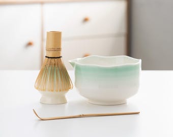 Minimalist Flower Style Ceramic Matcha Bowl with Bamboo Whisk and Chasen Holder White Matcha Tea Ceremony Set 480ml