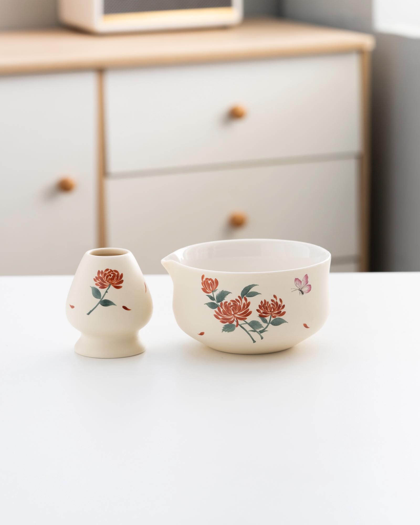 Hand-painted Spotted Kitty Ceramic Matcha Bowl With Bamboo Whisk
