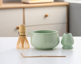 グラデーショングリーンの陶器製抹茶碗セット 竹製茶筅と茶筅ホルダー