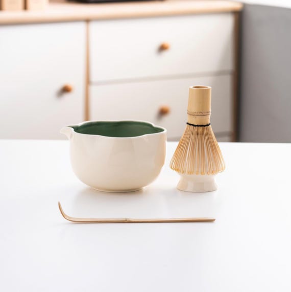 茶道具セット 花柄茶碗 竹製茶道具 花柄陶器抹茶碗、竹製茶筅、茶筅立て付き白抹茶茶道セット 500ml -