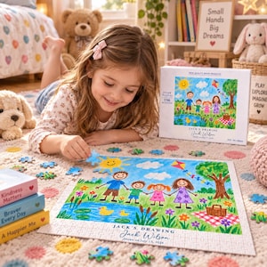 Puede incluir: Un rompecabezas con un dibujo infantil colorido de una familia tomados de la mano en un parque con un estanque, patos, un árbol y una cometa. La caja del rompecabezas muestra el texto 'Jack's Drawing', 'Jack Wilson' y 'Drawn on July 15, 2024'.