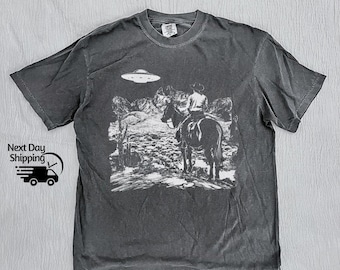 Retro Cowboy UFO Western Aesthetic Graphic Shirt, Vintage Funny Futuristic Cowboy T-Shirt, Vintage Distressed Shirt, Teenagers Gift Tee